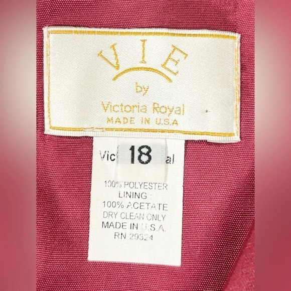 VIE BY VICTORIA ROYAL Women’s VINTAGE Cuffed Sleeve V‎ Neck Burgundy Top 18 - Picture 12 of 16
